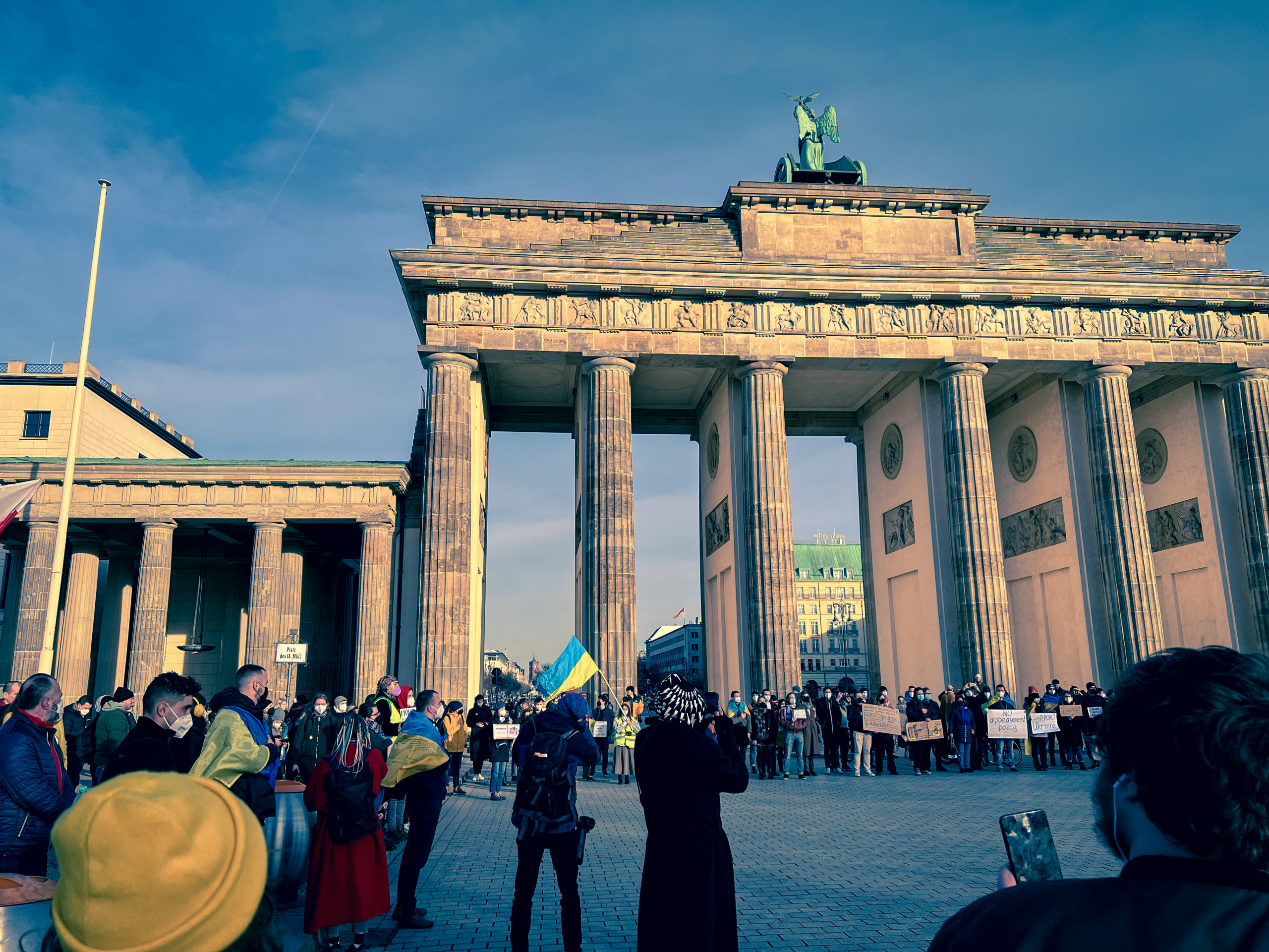 Kommunikatives Desaster: Natürlich sind ukrainische Fahnen in Berlin erlaubt