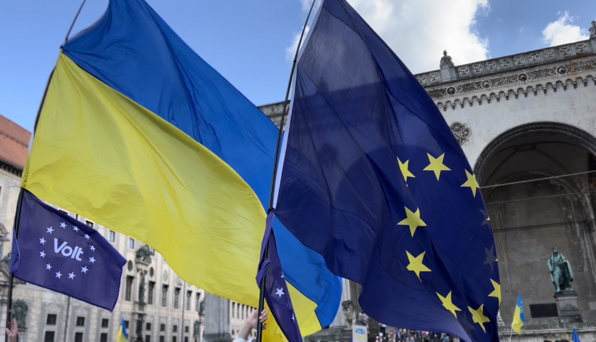 Kommission befürwortet Kandidatenstatus für Ukraine und Moldau