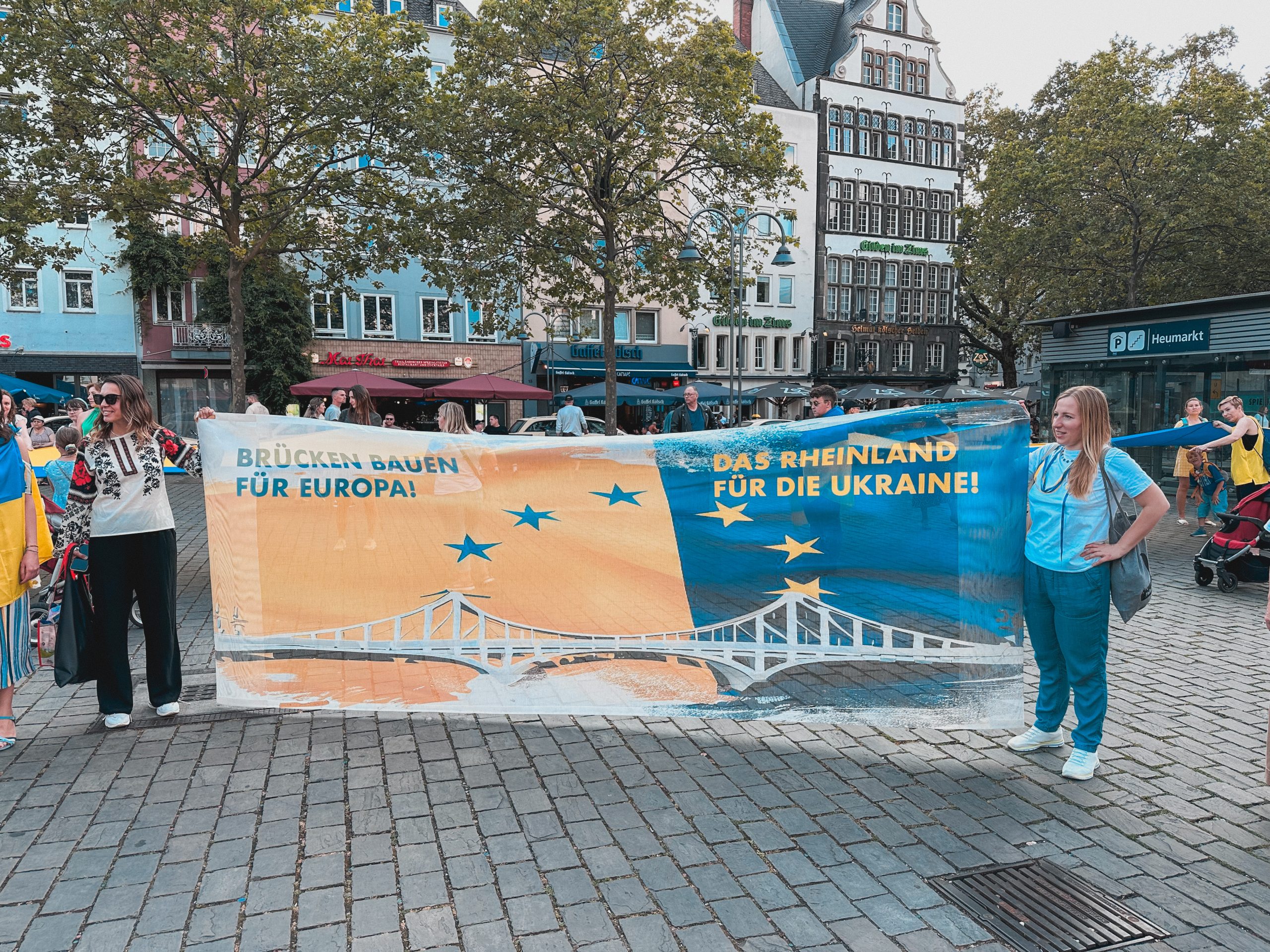 Brücken bauen – Solidaritätskundgebungen im Rheinland für die Ukraine