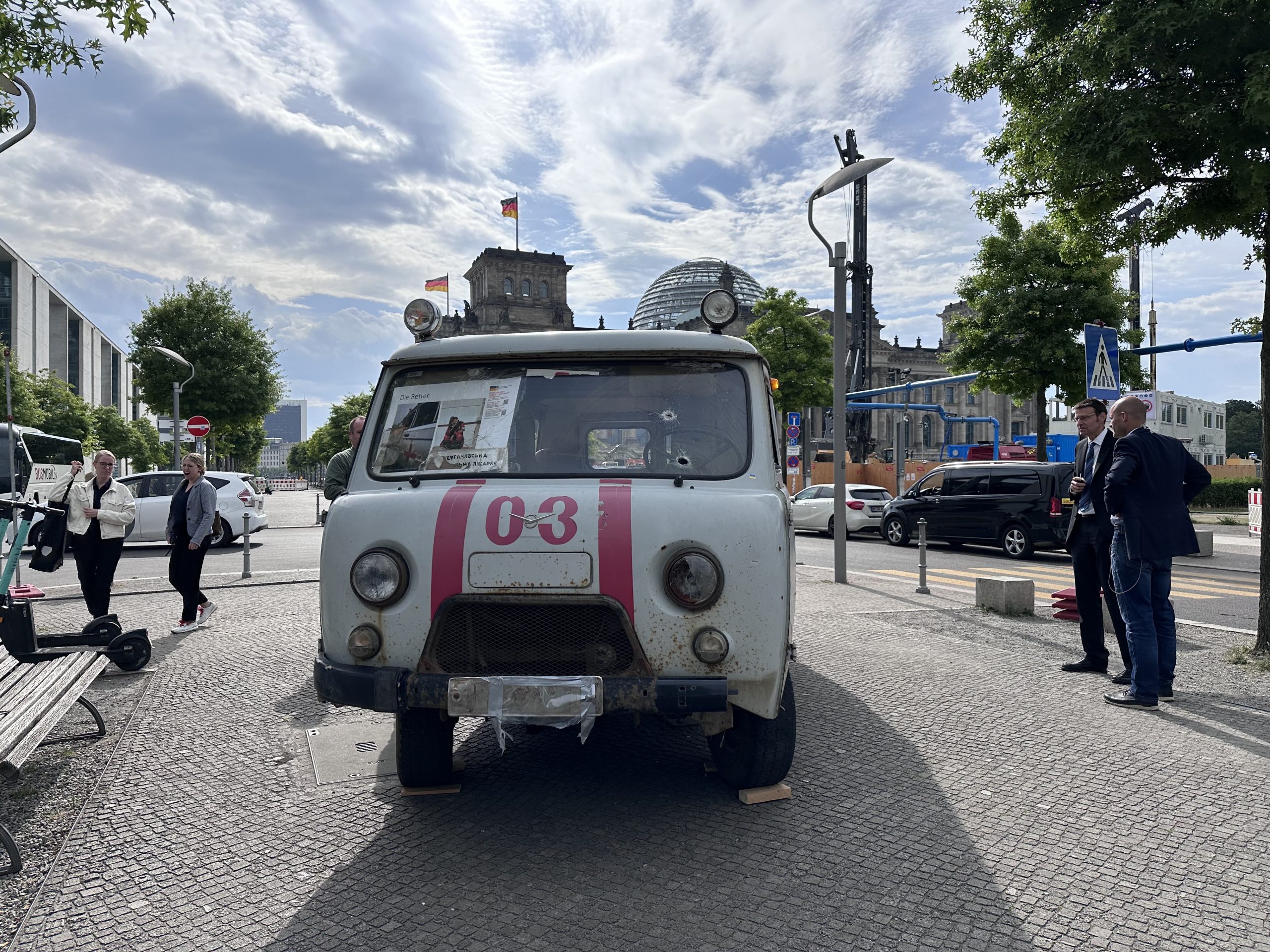 Ukrainischer Rettungswagen in Berlin: Liveblog